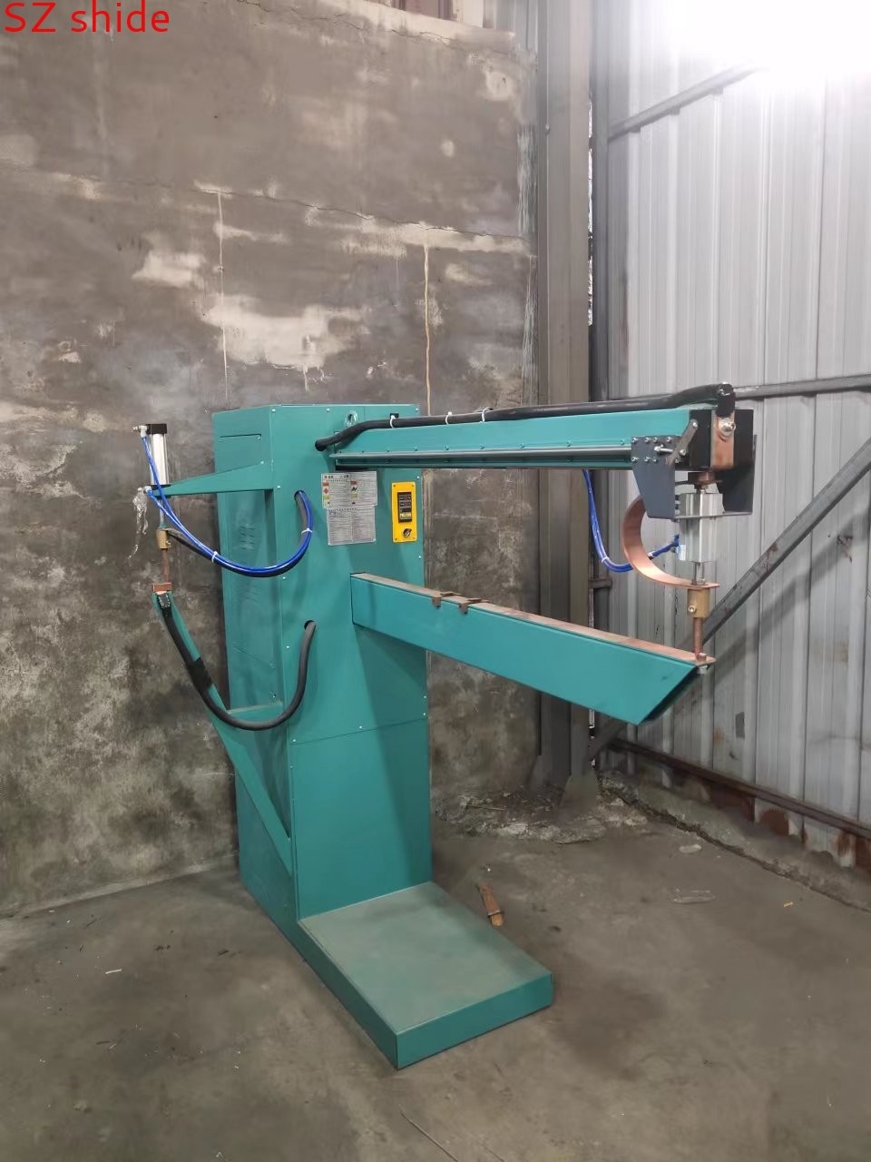 水塔設(shè)備，保溫水箱設(shè)備